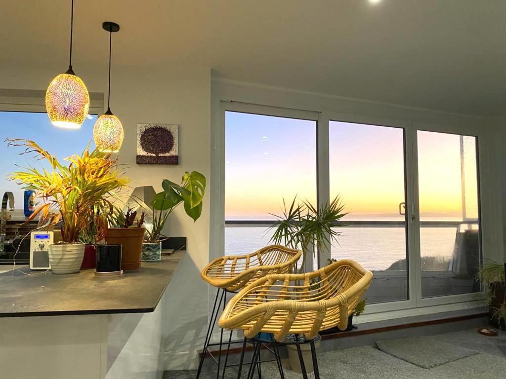 Stunning Sea View Two Double Bedroom Apartment - With Balcony - Opposite Beachfront Walk Bournemouth Buitenkant foto