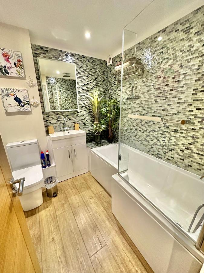 Stunning Sea View Two Double Bedroom Apartment - With Balcony - Opposite Beachfront Walk Bournemouth Buitenkant foto
