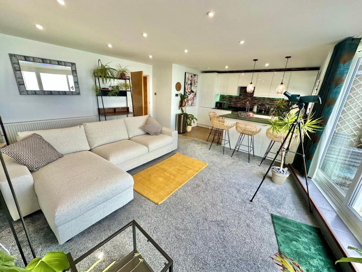 Stunning Sea View Two Double Bedroom Apartment - With Balcony - Opposite Beachfront Walk Bournemouth Buitenkant foto