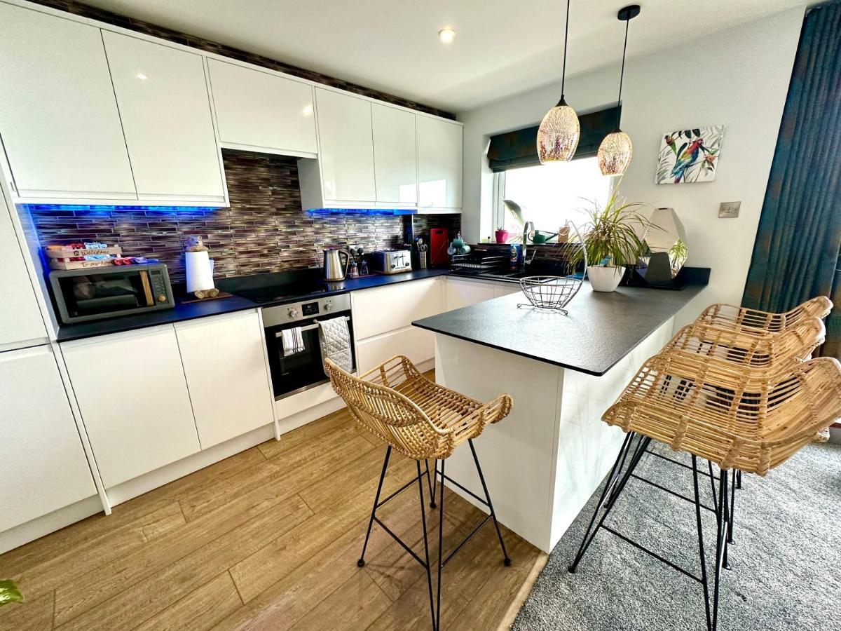 Stunning Sea View Two Double Bedroom Apartment - With Balcony - Opposite Beachfront Walk Bournemouth Buitenkant foto