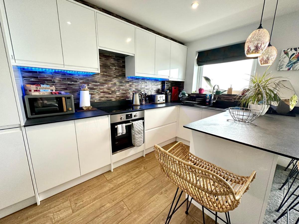 Stunning Sea View Two Double Bedroom Apartment - With Balcony - Opposite Beachfront Walk Bournemouth Buitenkant foto