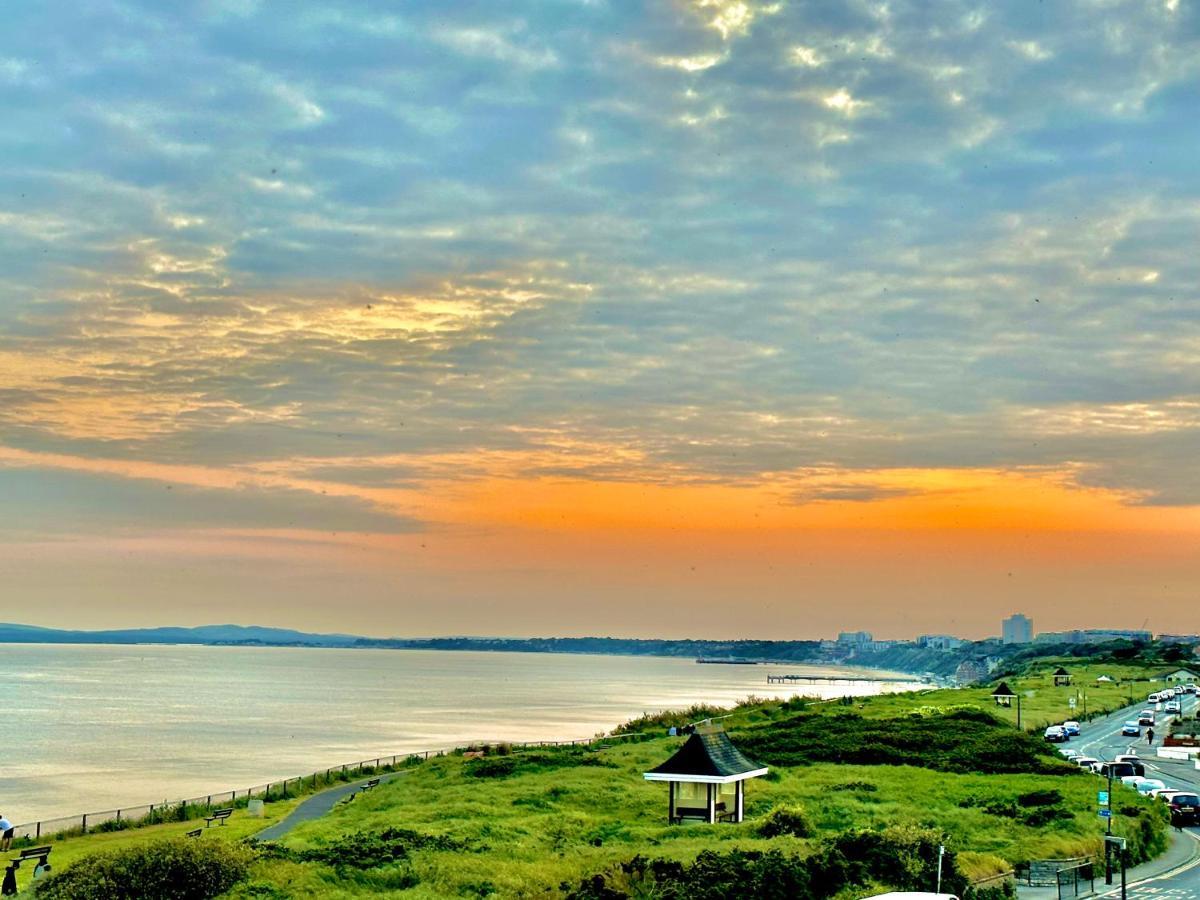 Stunning Sea View Two Double Bedroom Apartment - With Balcony - Opposite Beachfront Walk Bournemouth Buitenkant foto